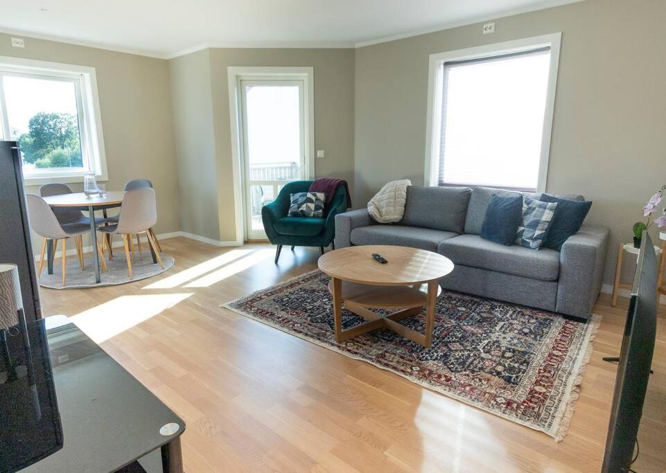 Cozy and new apartment in Arendal -Hill