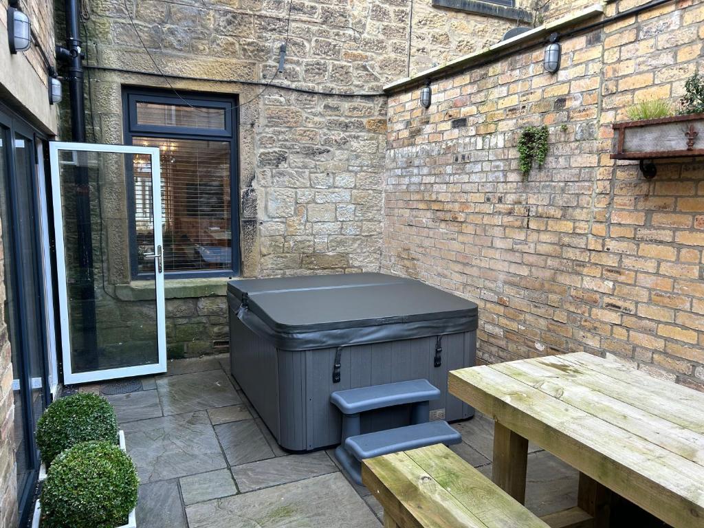 Farndale House-Hot tub