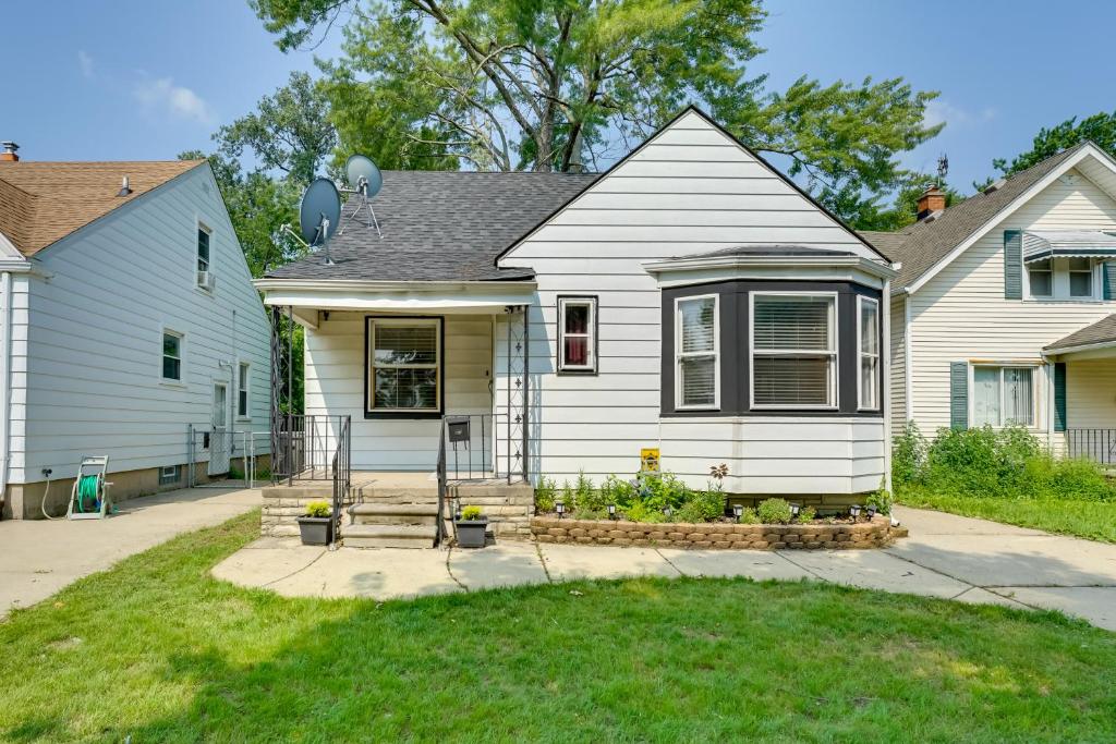 Pet-Friendly Dearborn Home Less Than 2 Mi to Downtown!