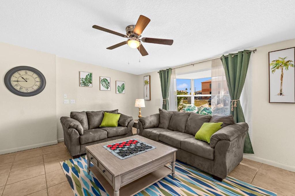 Sunset Serenity Retreat - DOG FRIENDLY Spacious 6BR & 3BA Haven with Pool & Fire Pit right on the patio table!