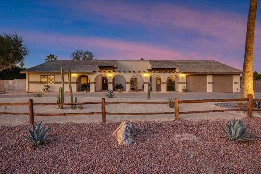 Olivano Ranch by AvantStay Pickle Ball Court Basketball Court Pool Hot Tub BBQ Guest House