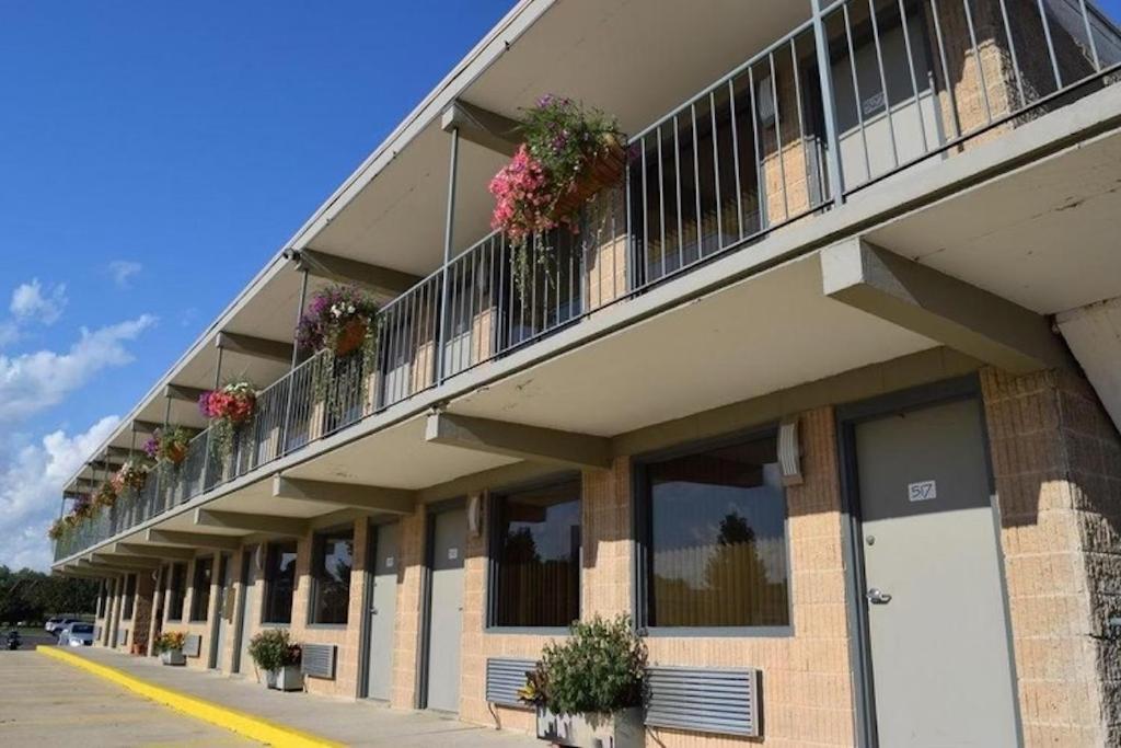 The Lindell Motor Lodge