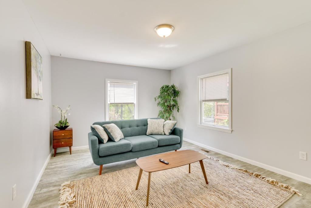 Pet-Friendly Connecticut Retreat Near Golfing!