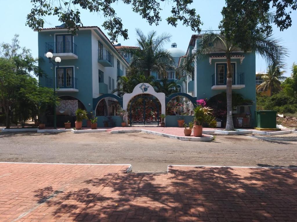 Delphinus Inn
