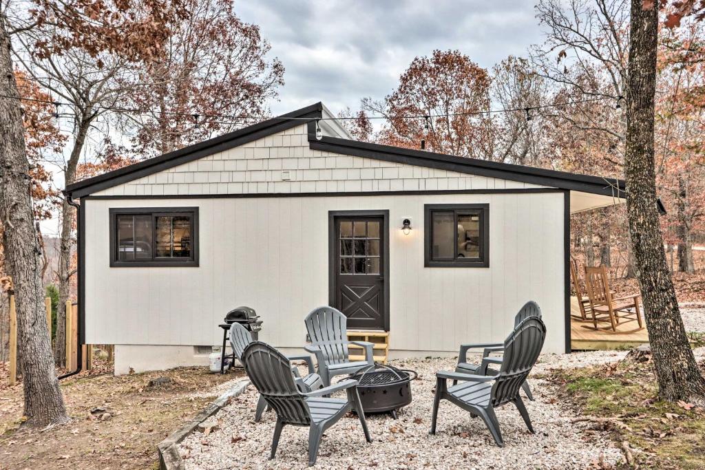 Picture-Perfect Cottage with Grill and Fire Pit