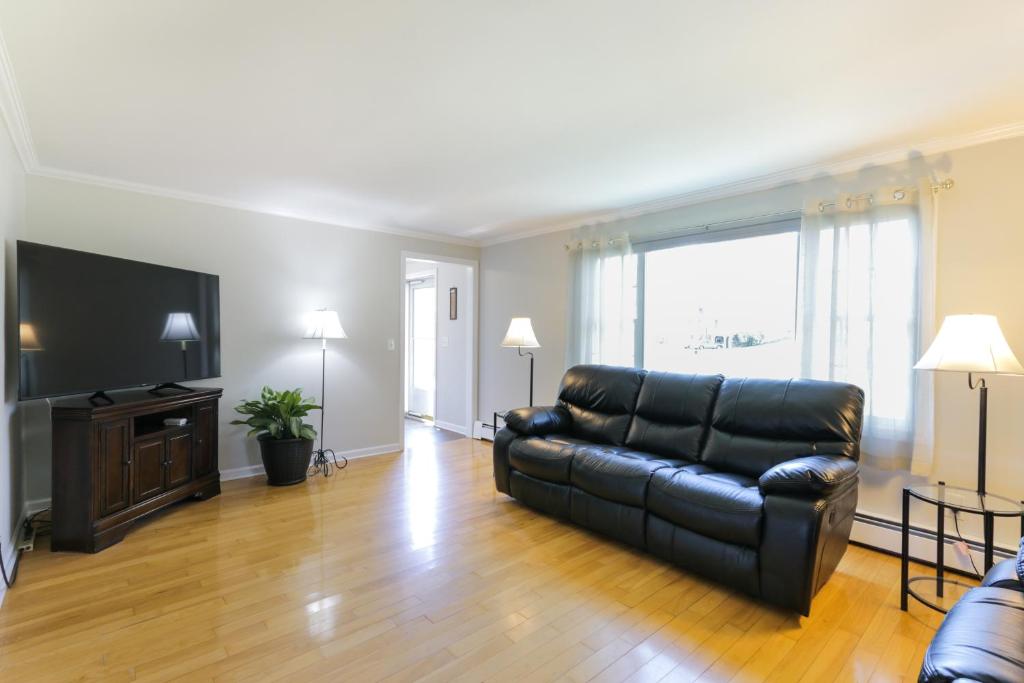 Connecticut Vacation Home Rental with Private Pool!