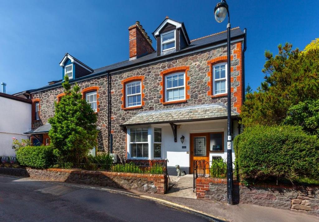 The Dog House, Porlock