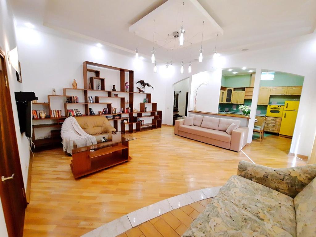 Дворівнева квартира у центрі біля корпусного парку Мережа Alex Apartments Цілодобове безконтактне заселення
