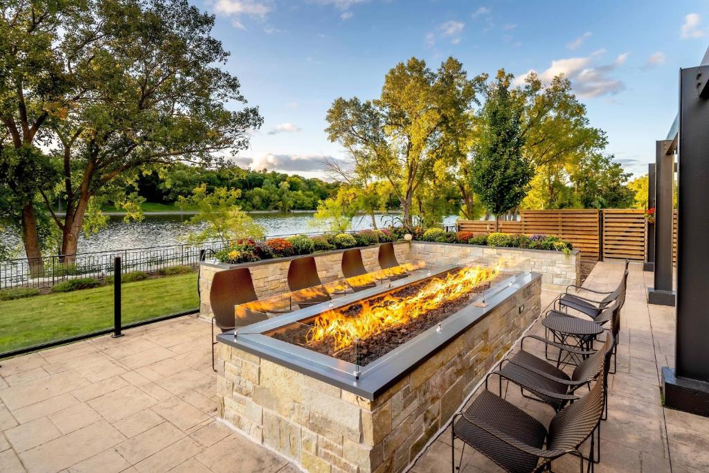 Courtyard by Marriott Appleton Riverfront