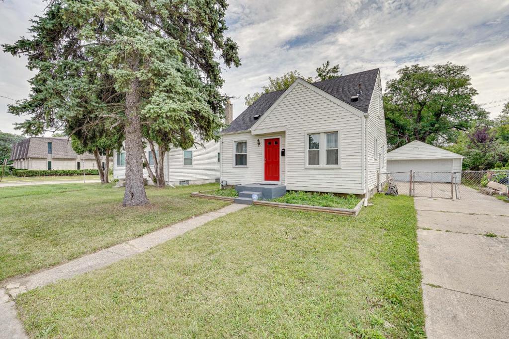 Pet-Friendly Southfield House with Ping Pong Table!