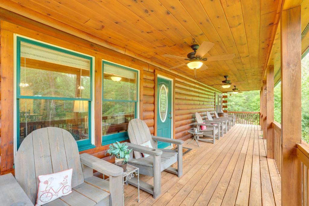 Moonshine Manor Cabin with Fire Pit and Hot Tub!
