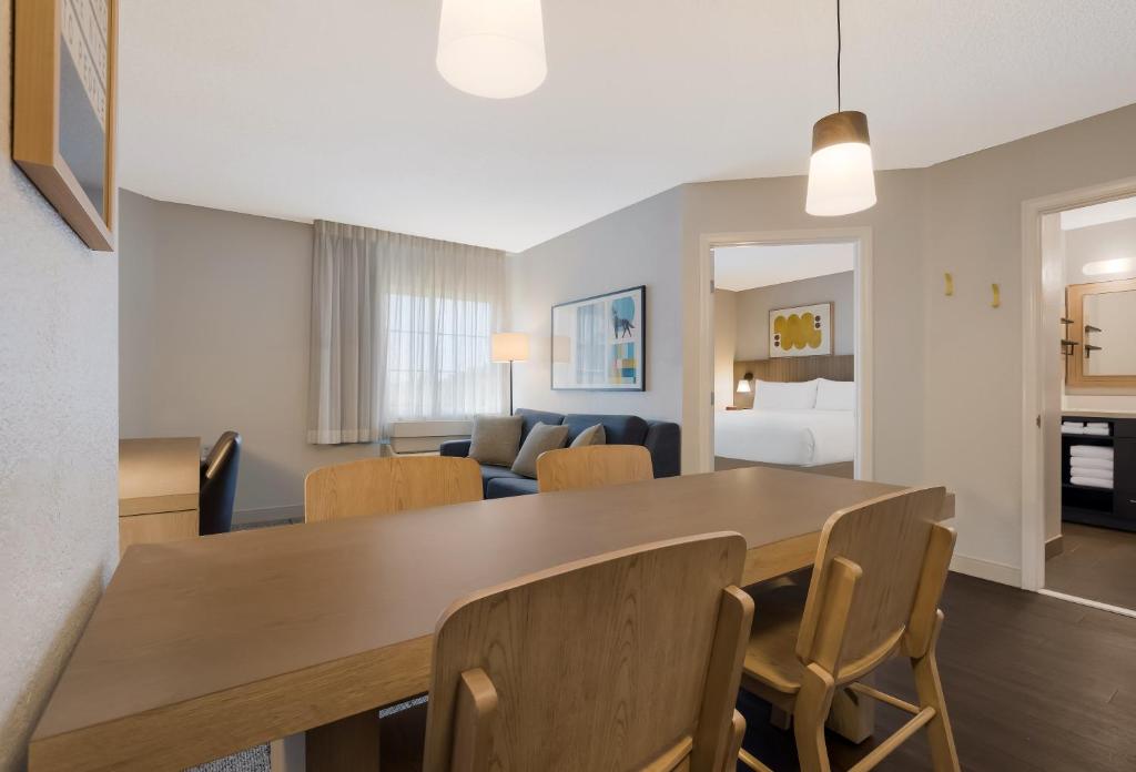 Sonesta Simply Suites Irvine East Foothill