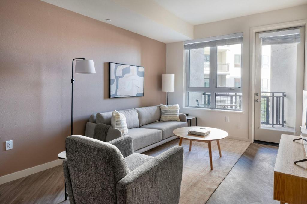 Emeryville 1br w spin studio ac nr mall SFO-1467