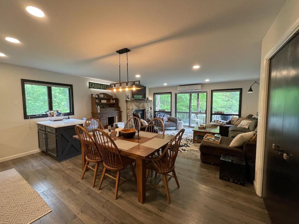 Mountain Condo with Modern Cabin Style