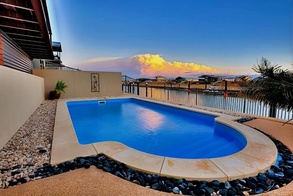 Gecko - On the Marina with Pool & Private Jetty