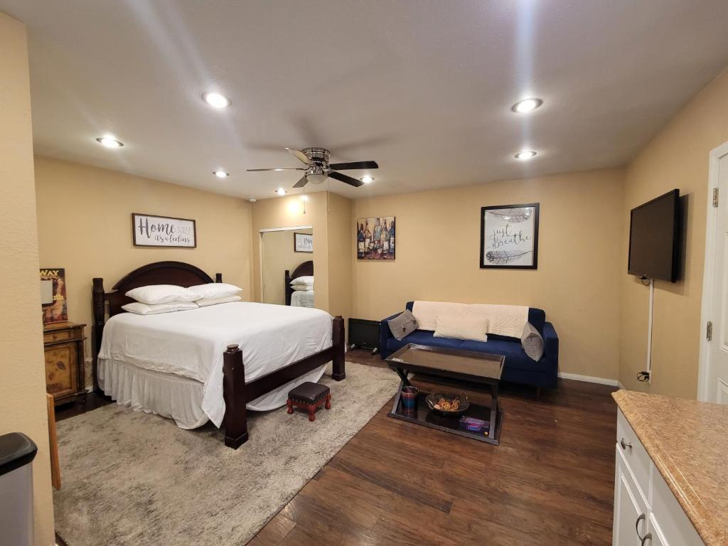 Quiet Studio Apt near LAX
