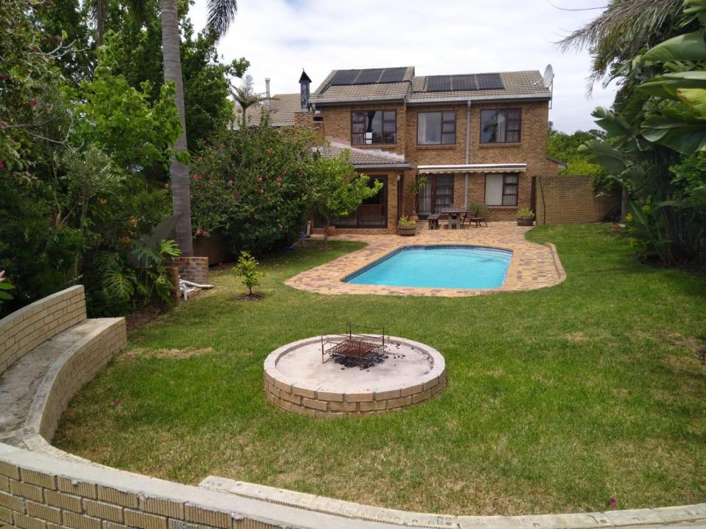 Zeen's Holiday Home