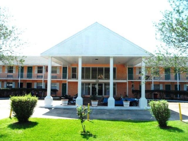 Red Carpet Inn - Houma