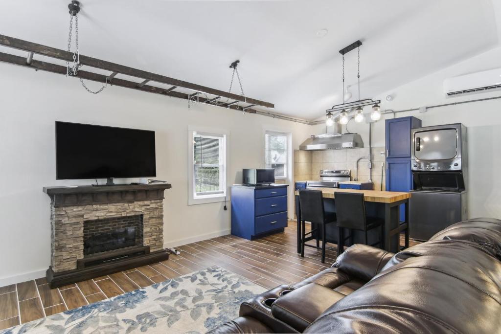 Modern Cambridge Cottage Walk to Town, Waterfront