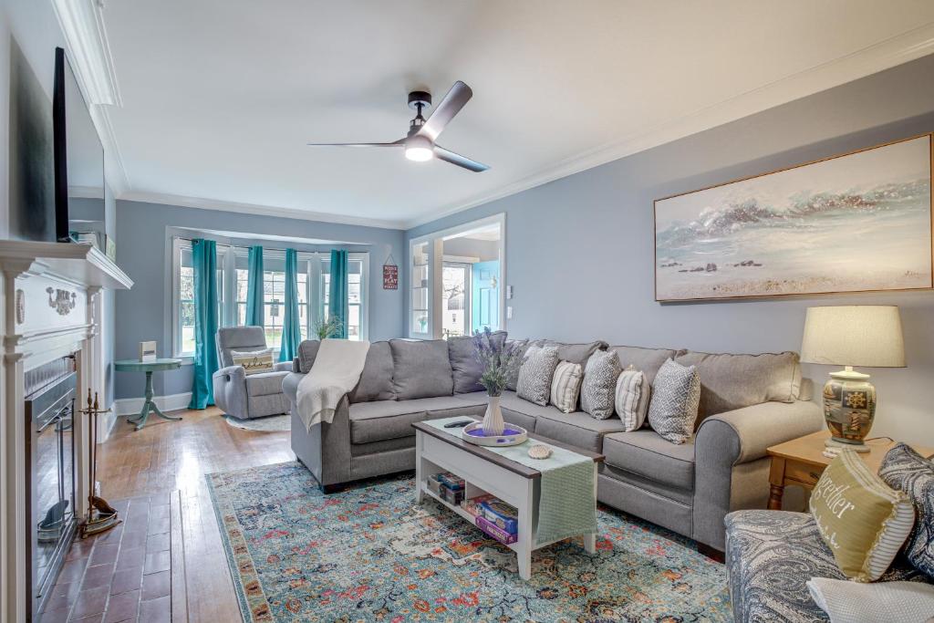 Pet-Friendly Cambridge Home - Walk to River!