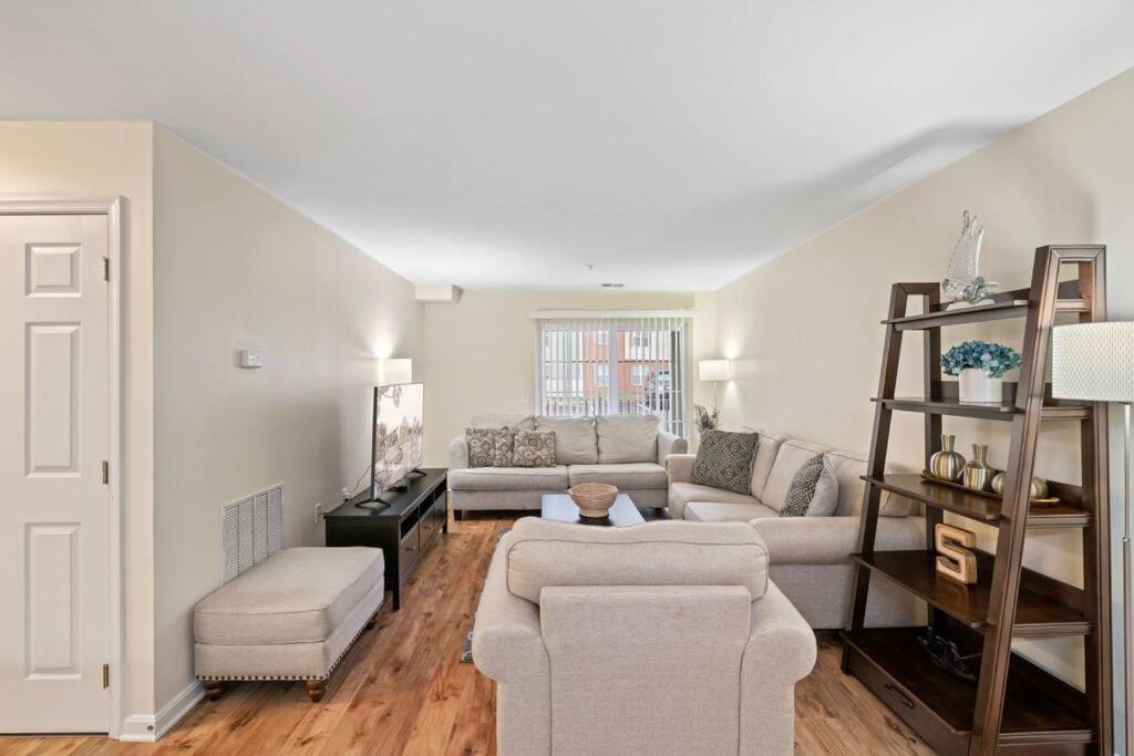Pet Friendly Spacious 2bedrooms/2baths Apt