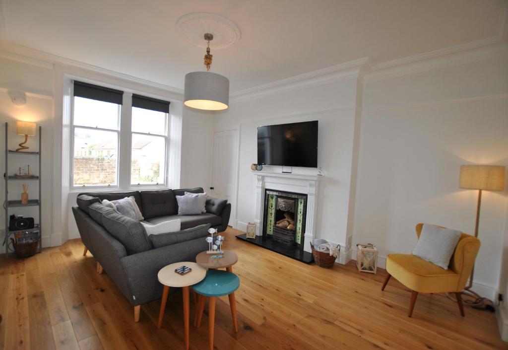 Creel Cottage- stylish cottage near the sea