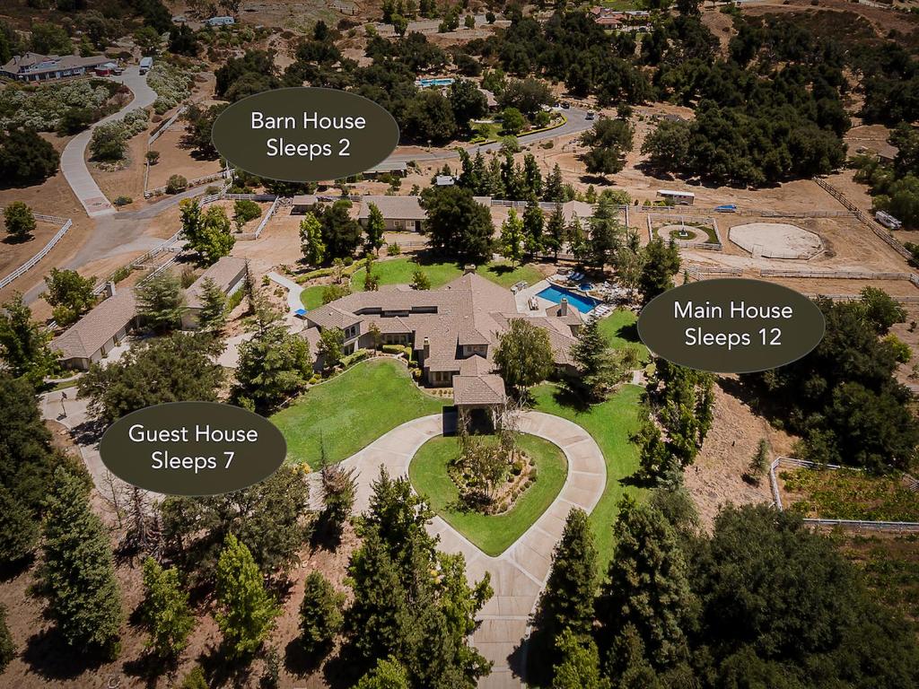 The Oaktree Estate by Fieldtrip 7 Acre Private Resort with Lake Pool Vineyard