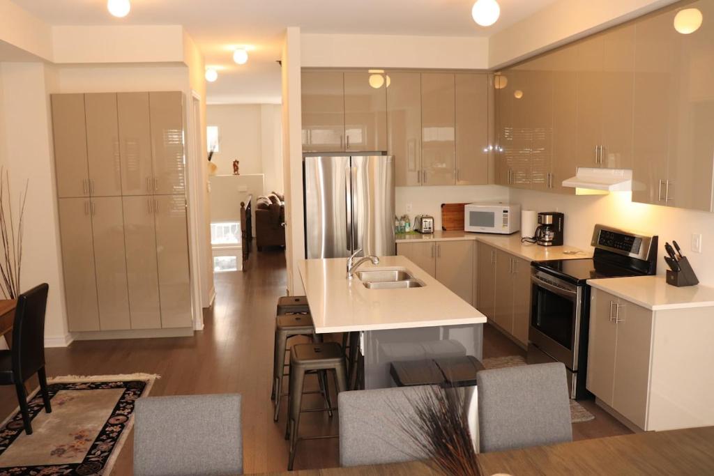 Bright New Modern Home