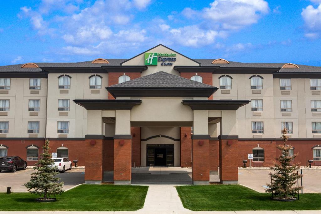 Holiday Inn Express & Suites Whitecourt, an IHG Hotel