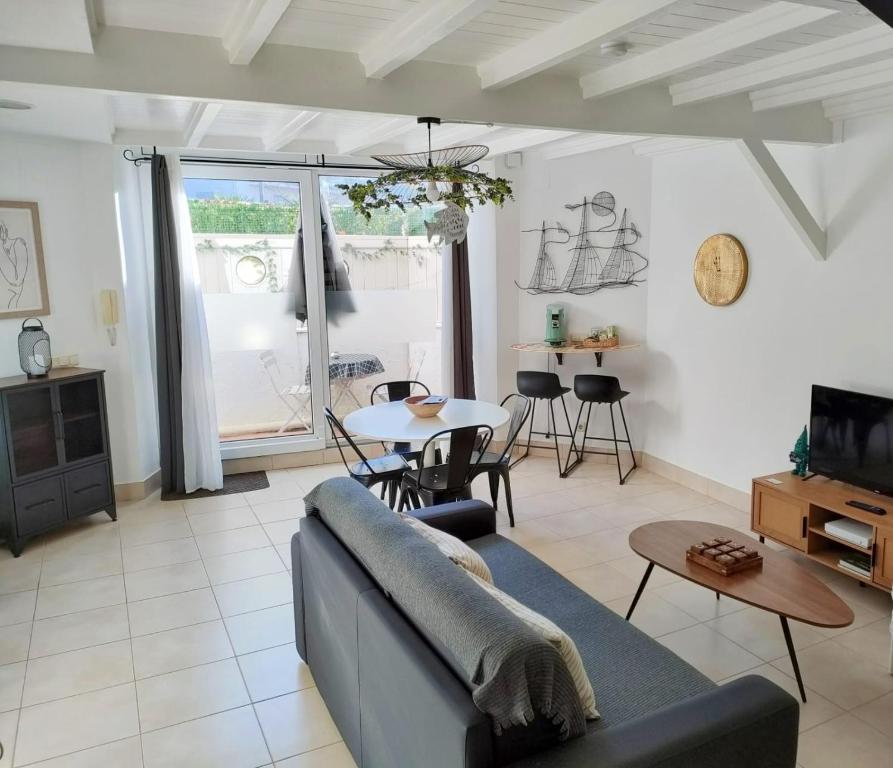 BEL APPARTEMENT BAIE PLAGE - WiFi - PARKING - DRAPS ET SERVIETTES