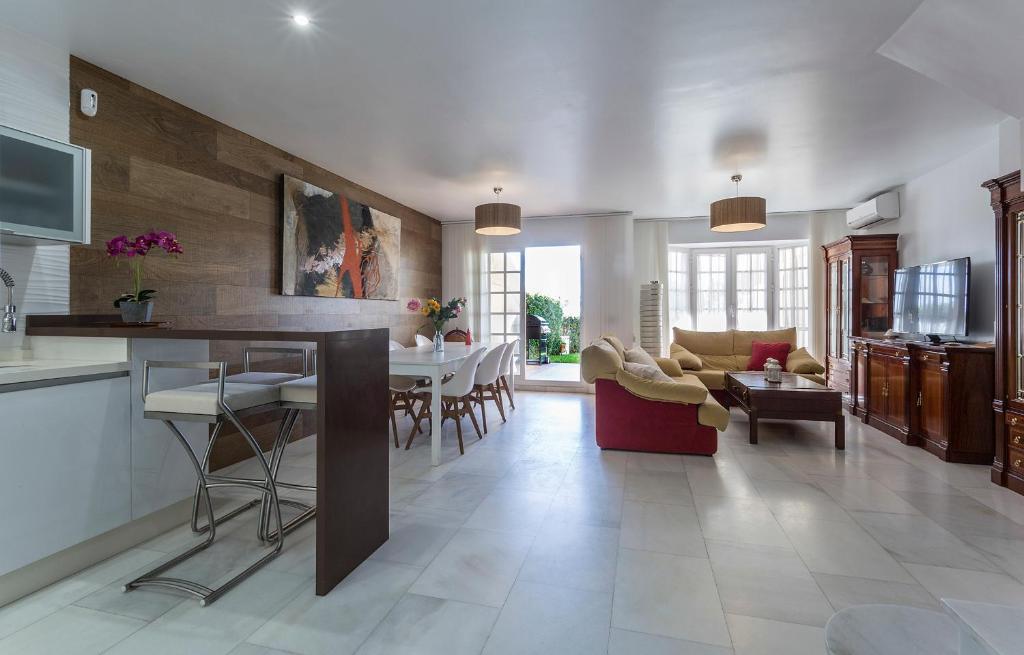5 Rooms 4 baños Acceso Playa 2 Free Parking