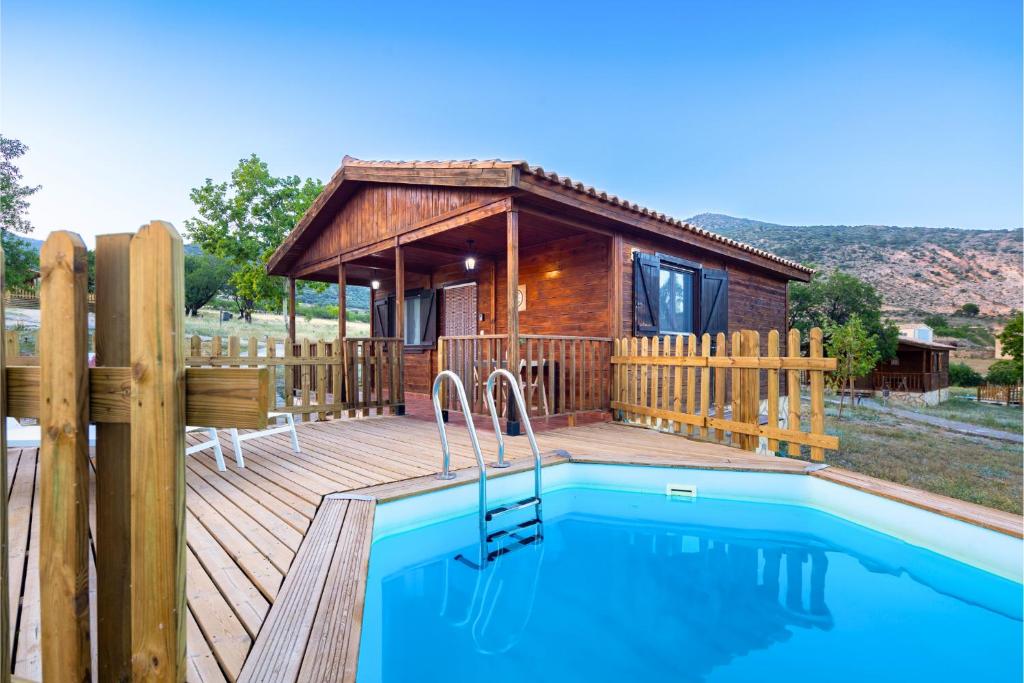 Aldea Los Odres - Cabañas de Madera de 1ª con Piscina Privada y BBQ en la puerta