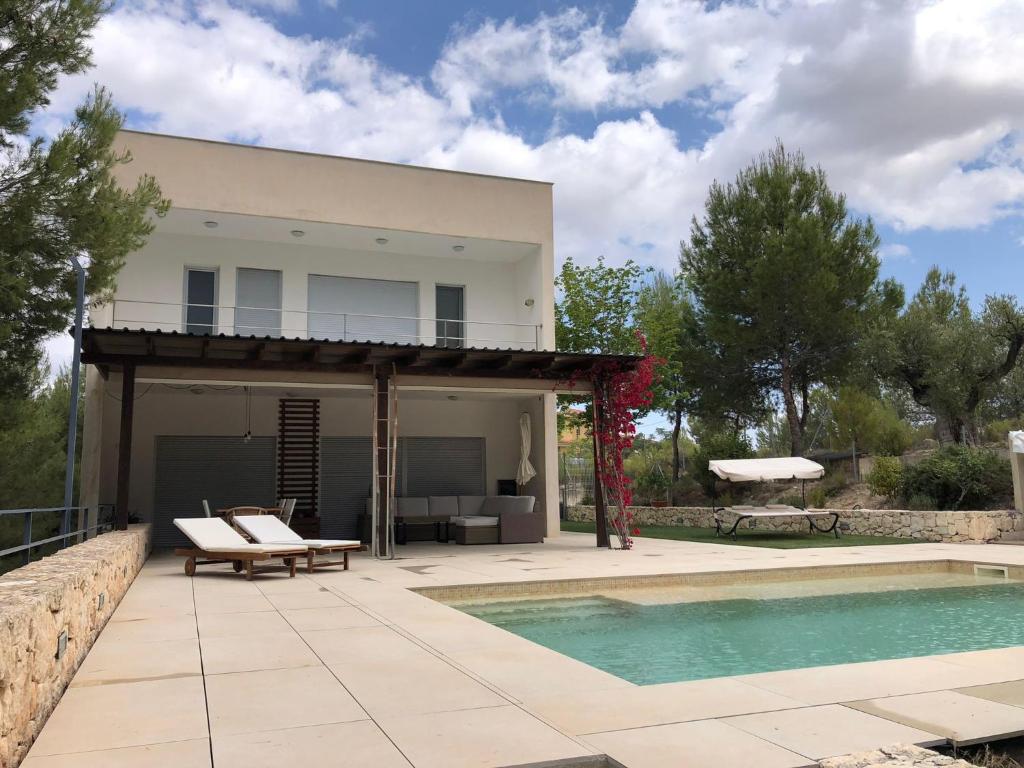 Villa Aldora. Villa con piscina en Moratalla