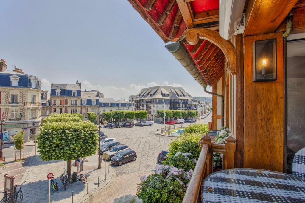 Le Morny - One Bedroom - Deluxe Vue Place Morny