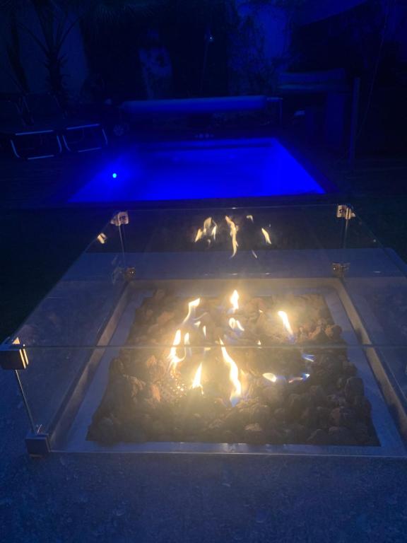 Maison de standing avec piscine chauffée et jacuzzi à 2 pas de la plage et du centre ville avec massages relaxants en option