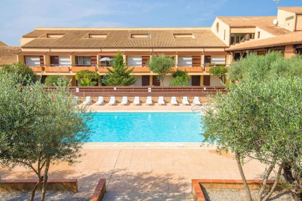 Saint Cyprien Golf View 2 bedrooms Apartment , 900 m from the beach