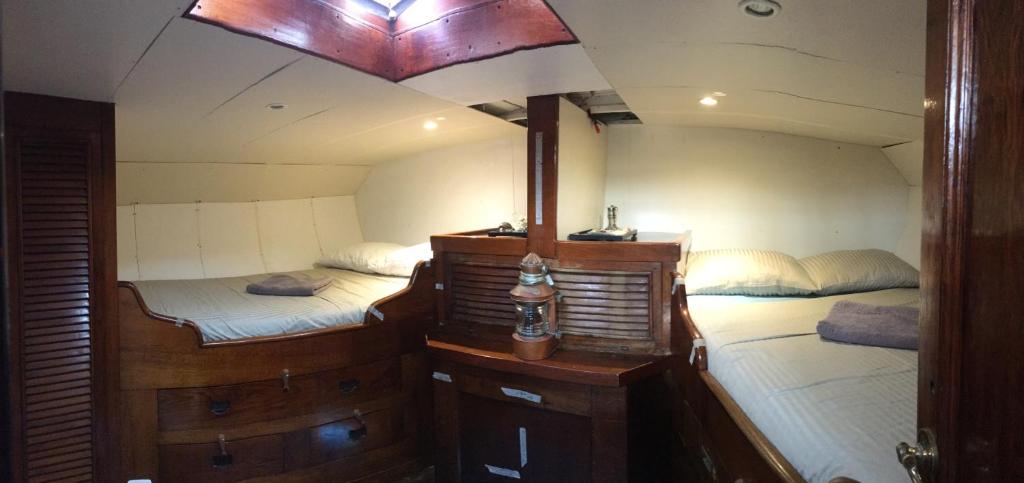 Eco-responsible stay on the historical sailing boat of the Gaiarta Project - come and stay with our crew and get the whole boat experience