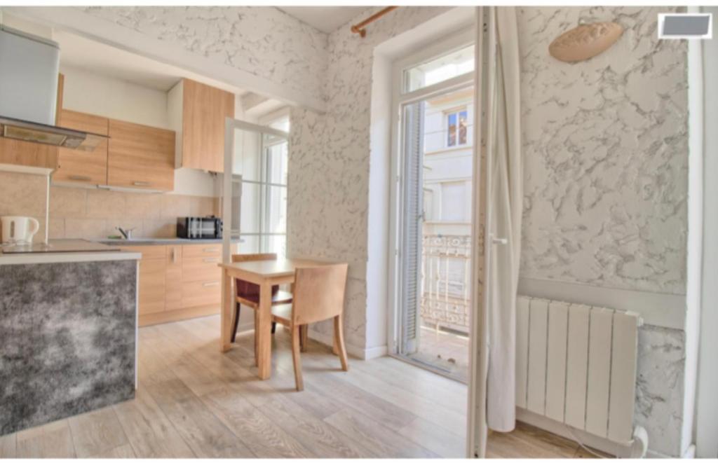 Studio équipé-climatisé avec balcon au Mourillon à 20m de la plage