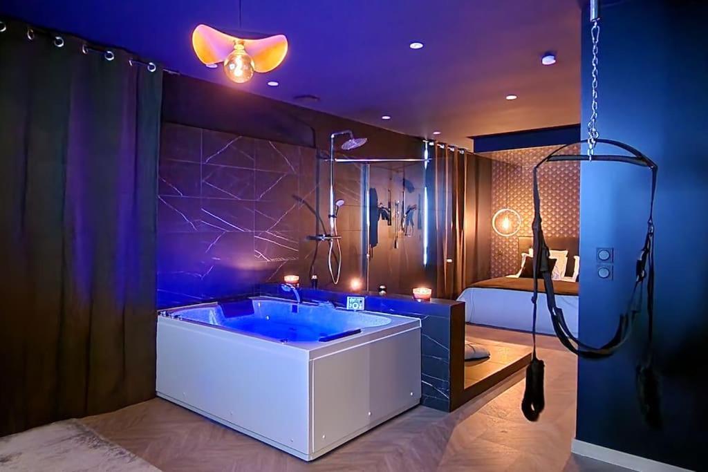 L'Aixtase love room