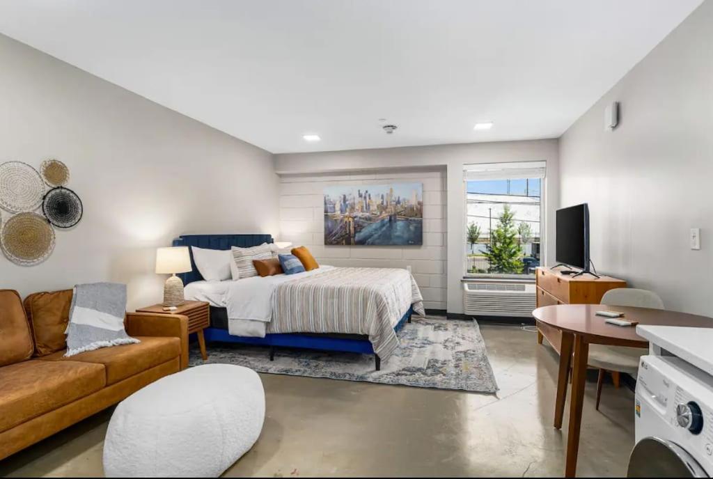 Cozy Alabama on 10th unit 220