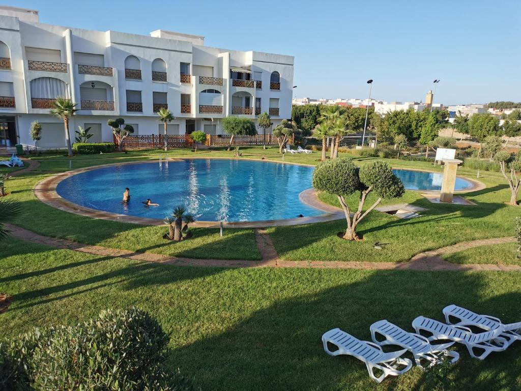 Appartement avec piscine à saidia Climatisation et Wifi
