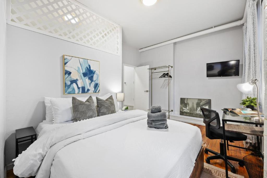 Sleek 2BR - Walking distance to Times Square