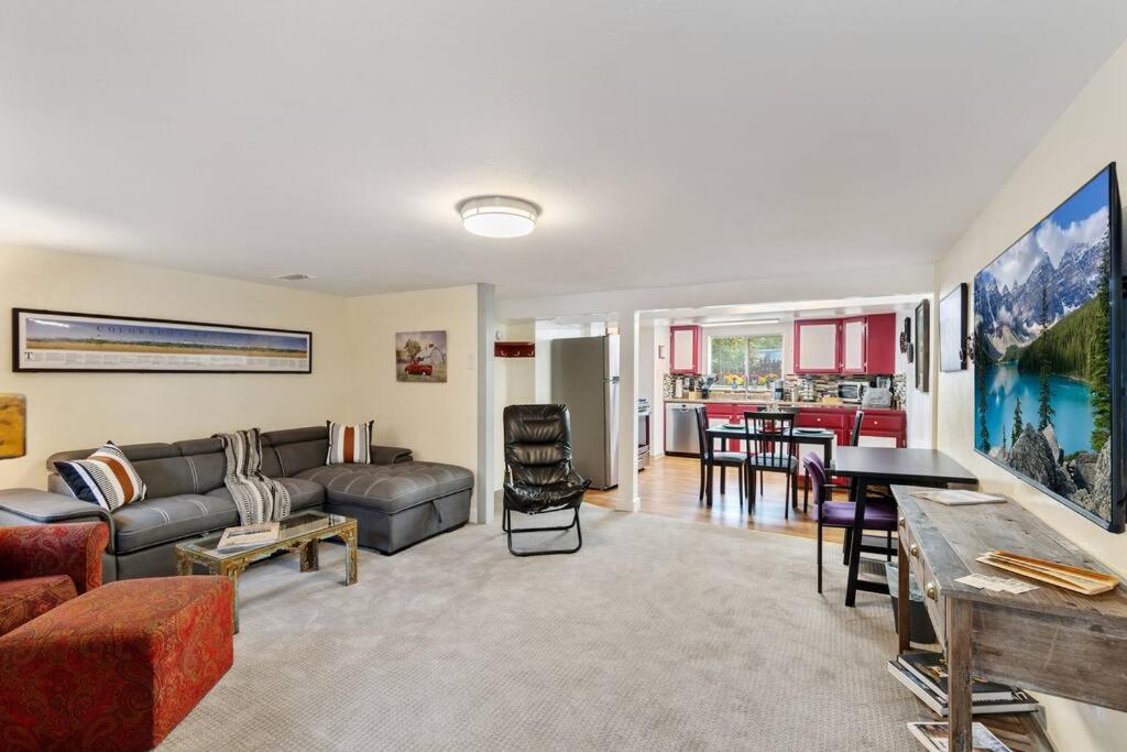 Cozy & Spacious Apartment Steps From Regis