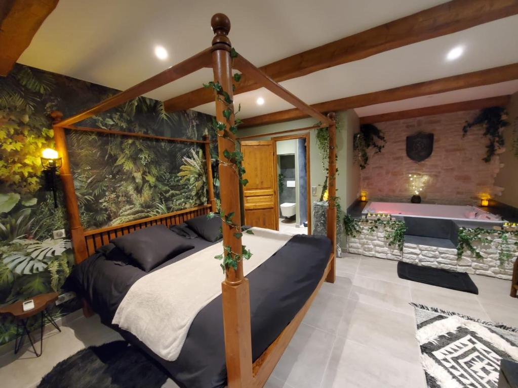 BROCELIANDE Chambre jacuzzi charme et romantique mer plage restaurant à 300m Golfe Saint Tropez