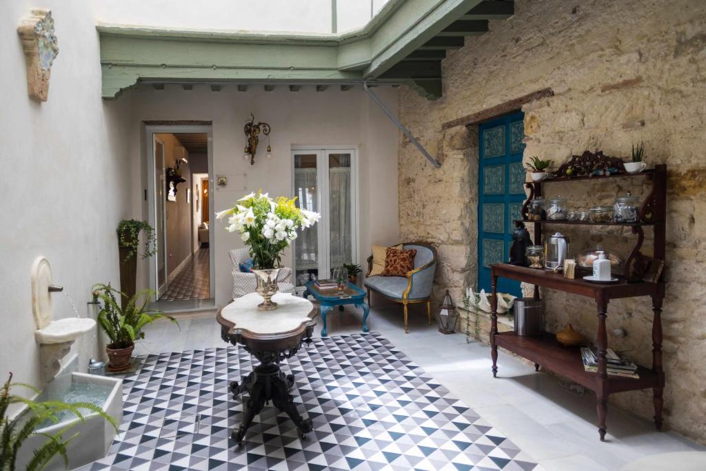 Casa Portus Gaditanus s XVIII Patio Andaluz