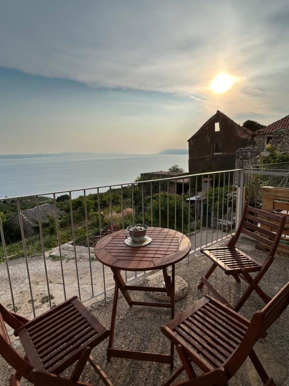 Stone house Kurtić stara Podgora