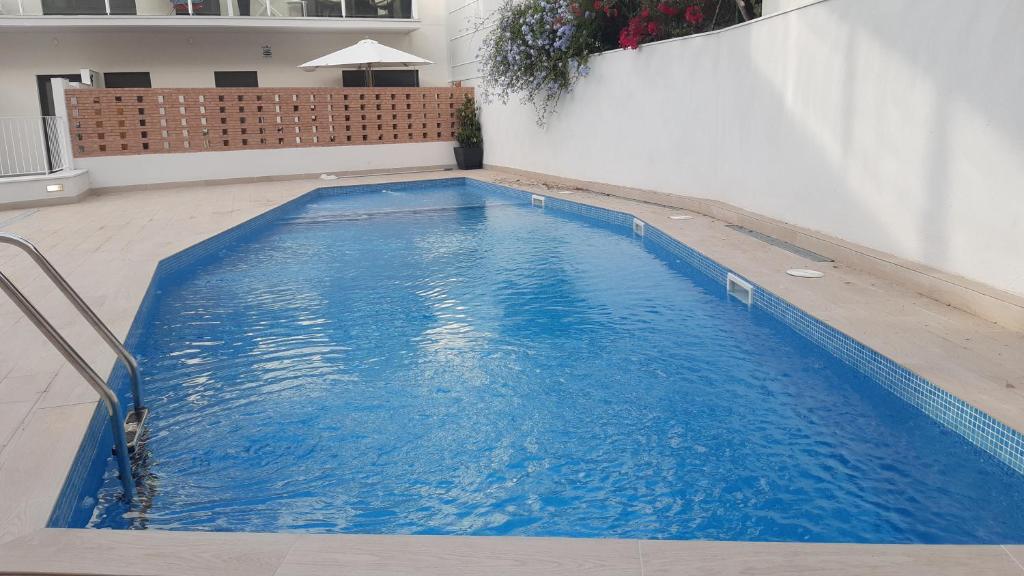 Obra nueva a estrenar con piscina en el centro de Vilanova