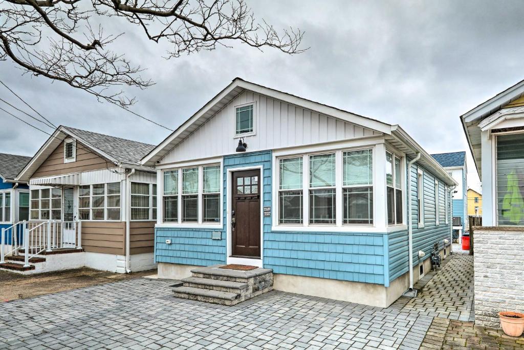 Beach Retreat with BBQ, Patio and Outdoor Shower!