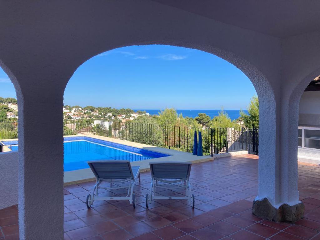 Meerblick, Apartment in Villa mit Terrasse, Pool und kostenlosen WLAN neu renoviert
