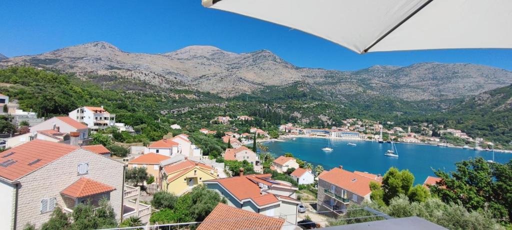 Charming 2-Bedroom Apartment with sea view, Slano